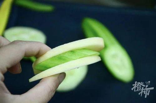 朋友吃哈密瓜视频,朋友分享哈密瓜甜蜜时光